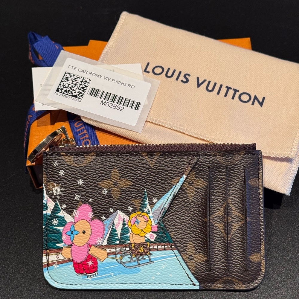 Brand NEW Louis Vuitton Vivienne Monogram Romy Coin Cardholder, M82852